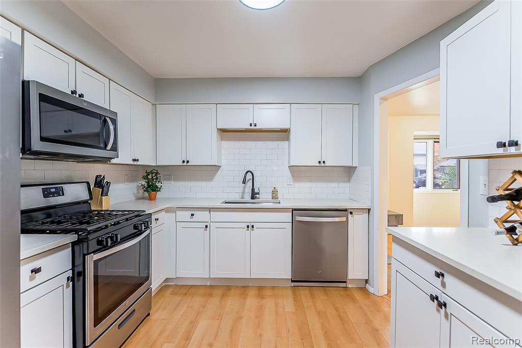 44877 Erin Drive, Plymouth, MI 48170 — Photo 12