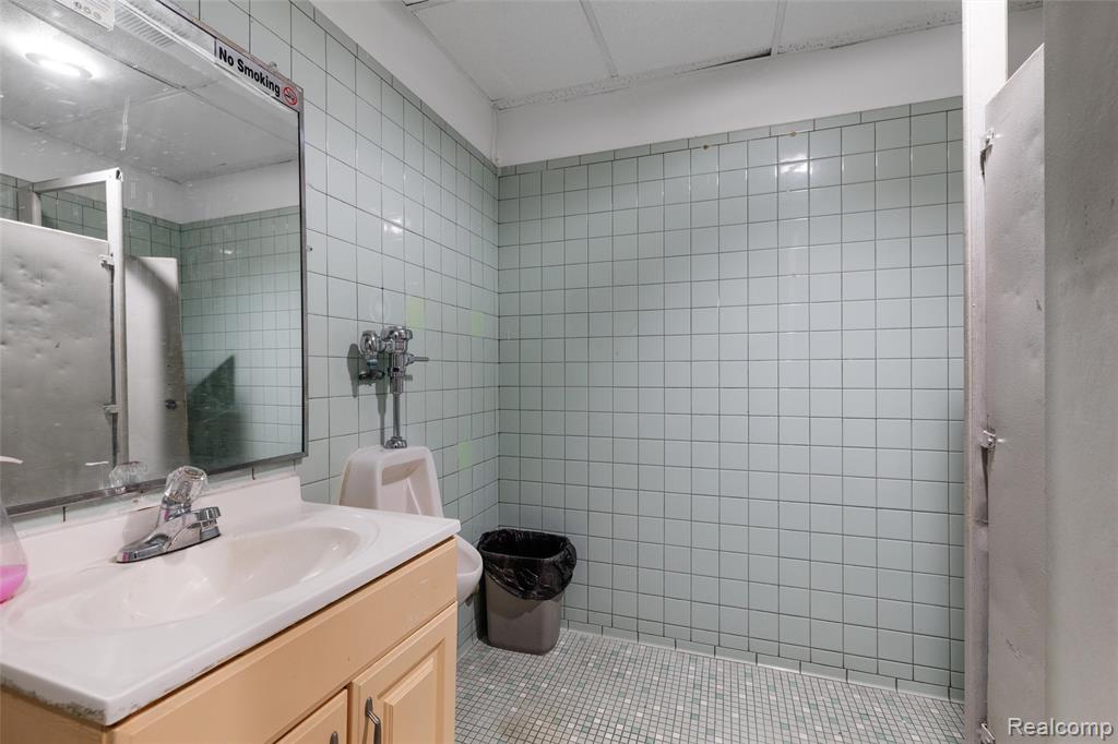 844 E 10 Mile Road, Hazel Park, MI 48030 — Photo 10