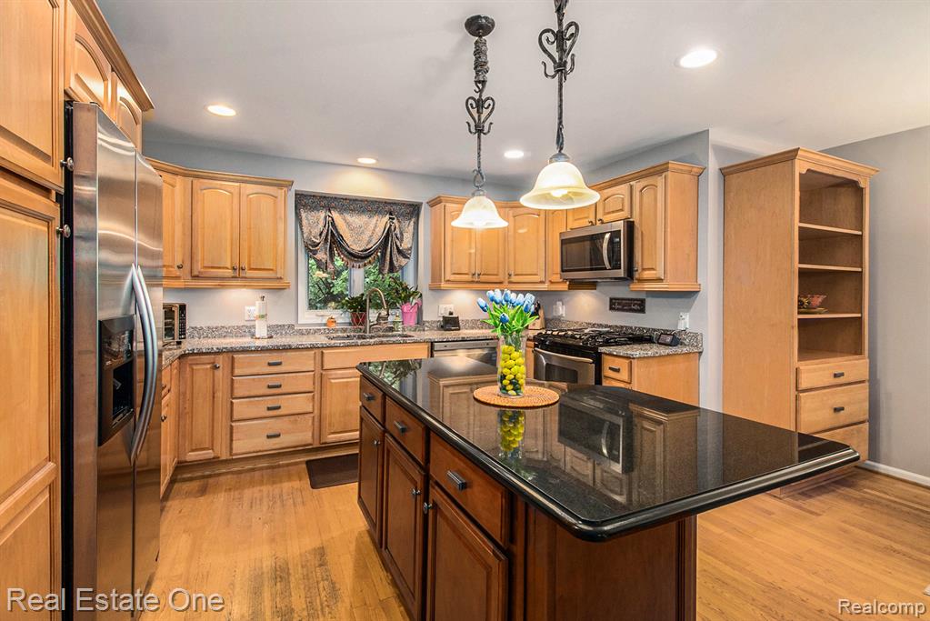 9832 Kingston Ridge, Clarkston, MI 48348 — Photo 11