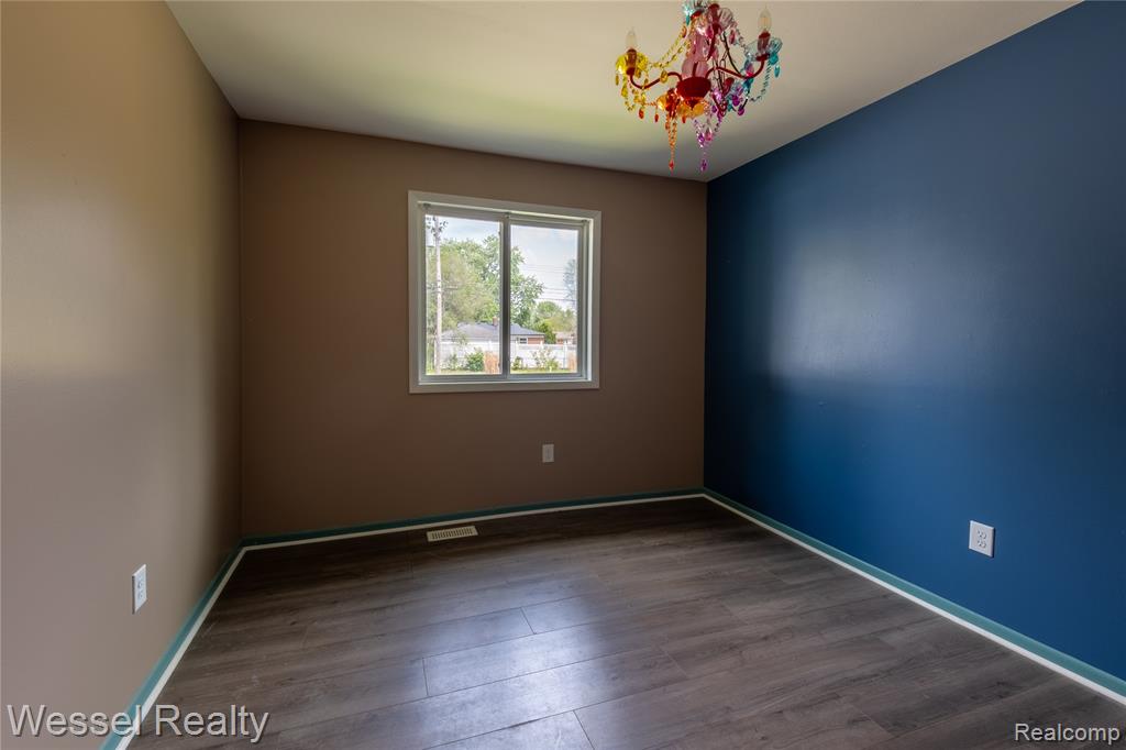 47437 BETTY Street, Shelby Twp, MI 48317 — Photo 16