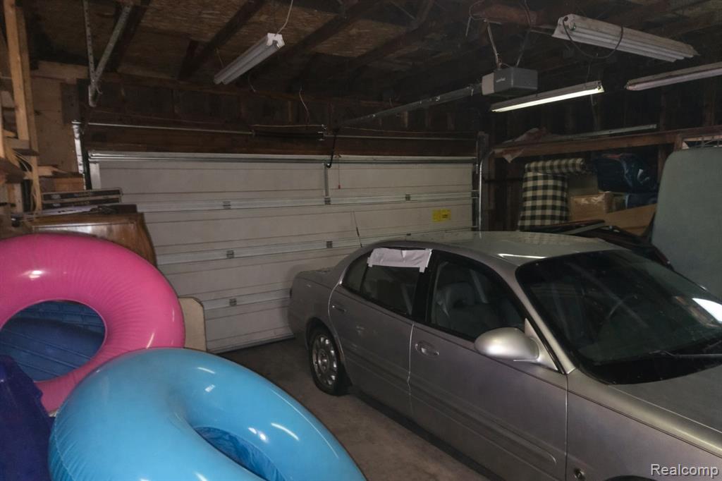 5969 Pleasant Drive, Waterford, MI 48329 — Photo 14