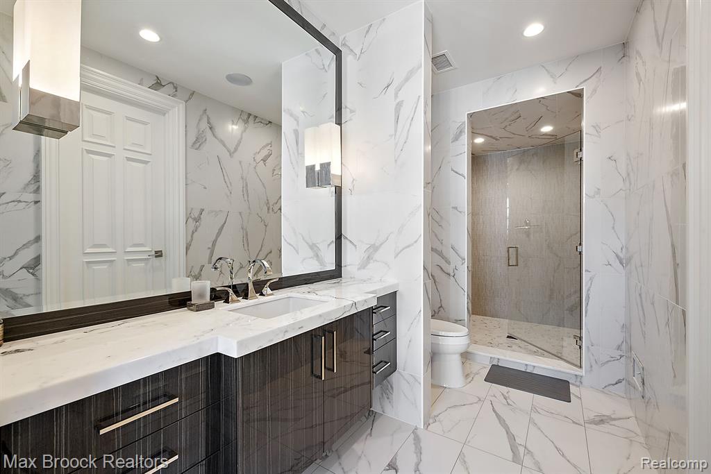 3251 W Shore Drive, Orchard Lake Village, MI 48324 — Photo 26