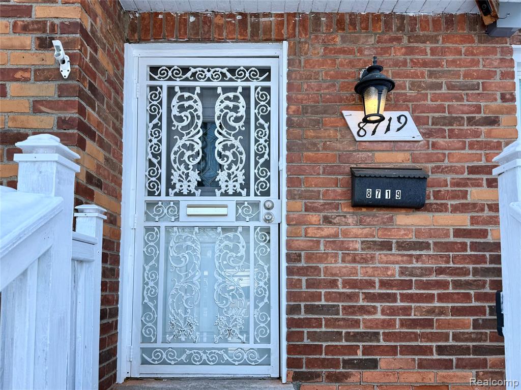 8719 CANYON Street, Grosse Pointe, MI 48236 — Photo 4