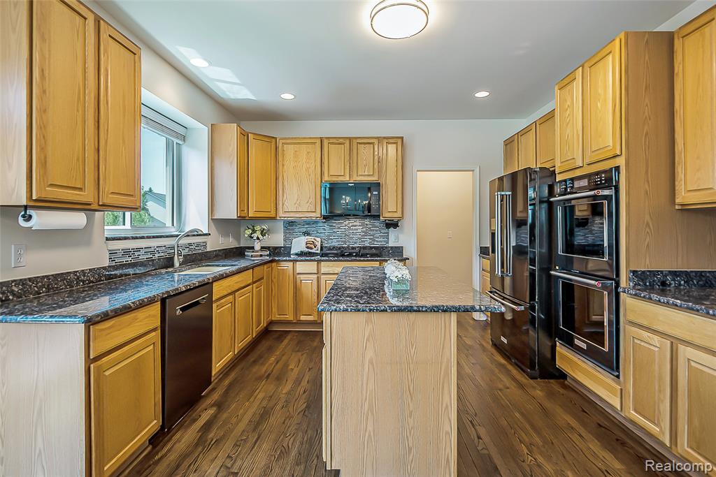 1162 Gentry Drive, South Lyon, MI 48178 — Photo 9