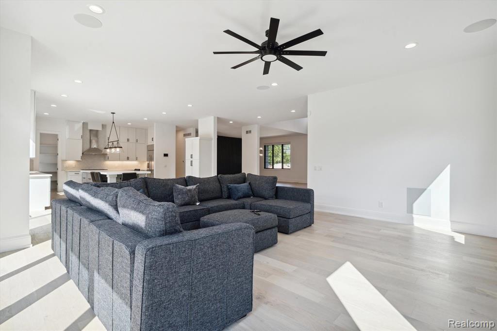 7450 PARKSTONE Lane, Bloomfield Hills, MI 48301 — Photo 26
