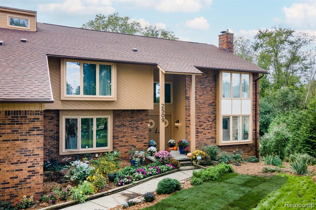 2509 Munster Road, Rochester Hills, MI 48309