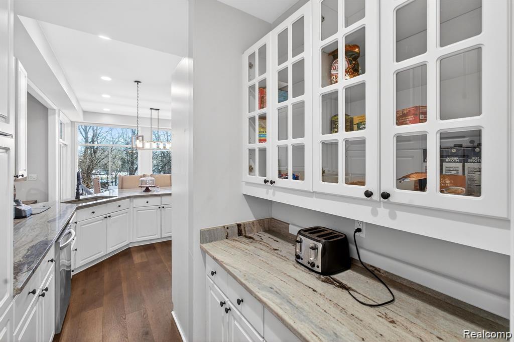 5874 Orchard Woods Drive, West Bloomfield, MI 48324 — Photo 20