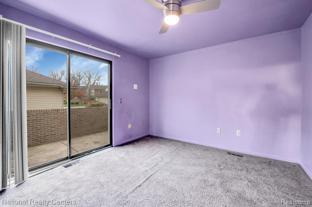 29214 W CHANTICLEER Drive, Southfield, MI 48034 — Photo 16