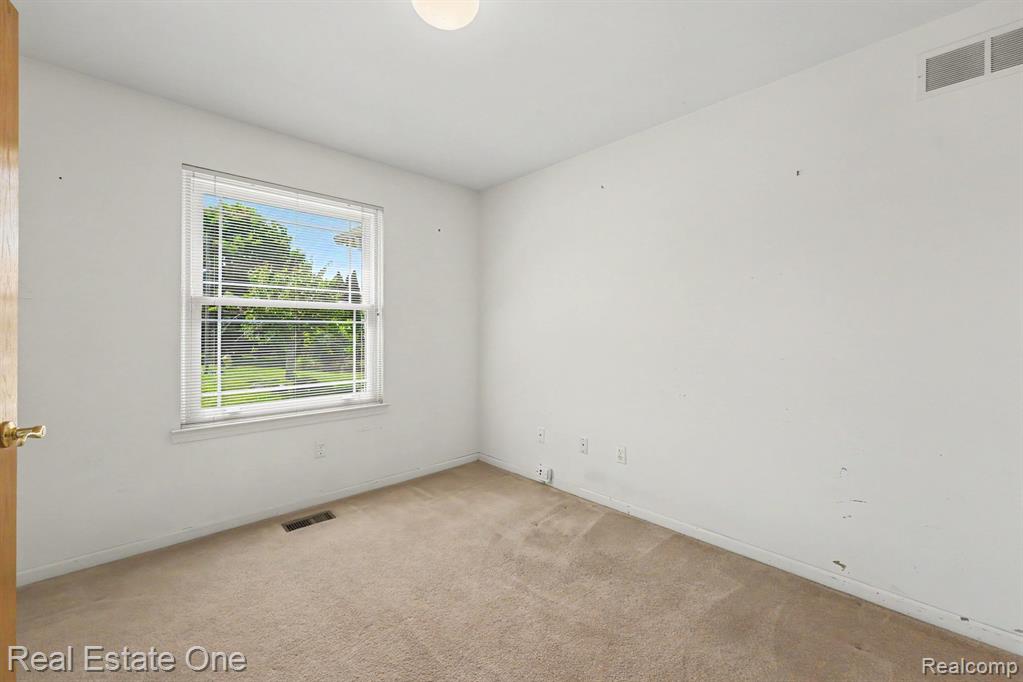 13941 Perry Place Court, Riverview, MI 48193 — Photo 17