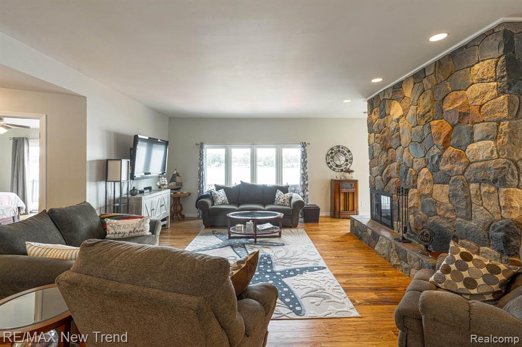 6768 HATCHERY Road, Waterford, MI 48327 — Photo 15