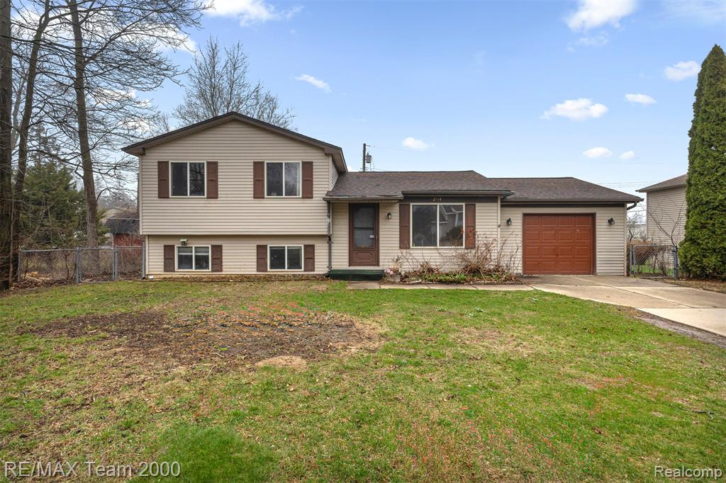 2714 Hallman Avenue, Waterford, MI 48328 — front exterior
