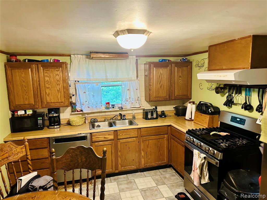 18575 Williamsville Road, Gregory, MI 48137 — Photo 12