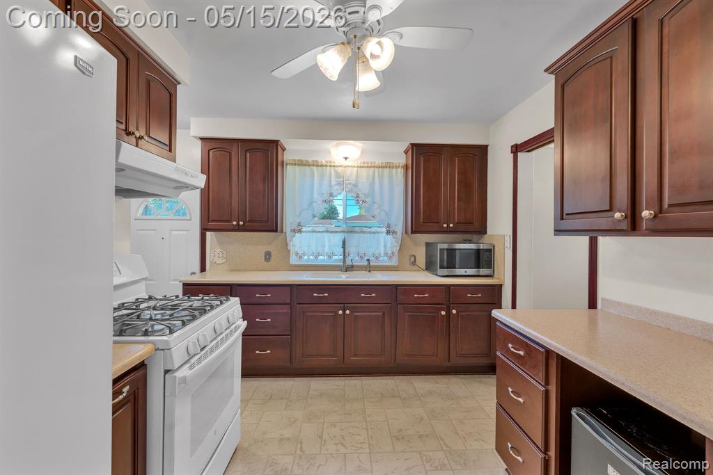 8610 N Evangeline Street, Dearborn Heights, MI 48127 — Photo 25