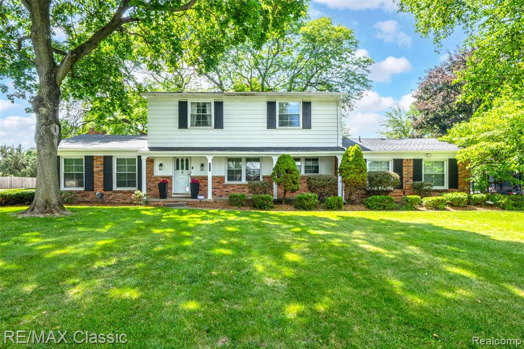 6638 Woodbank Drive, Bloomfield Hills, MI 48301 — front exterior