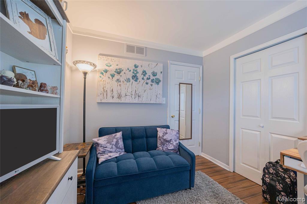 25298 Castlewood Drive, Woodhaven, MI 48183 — Photo 12