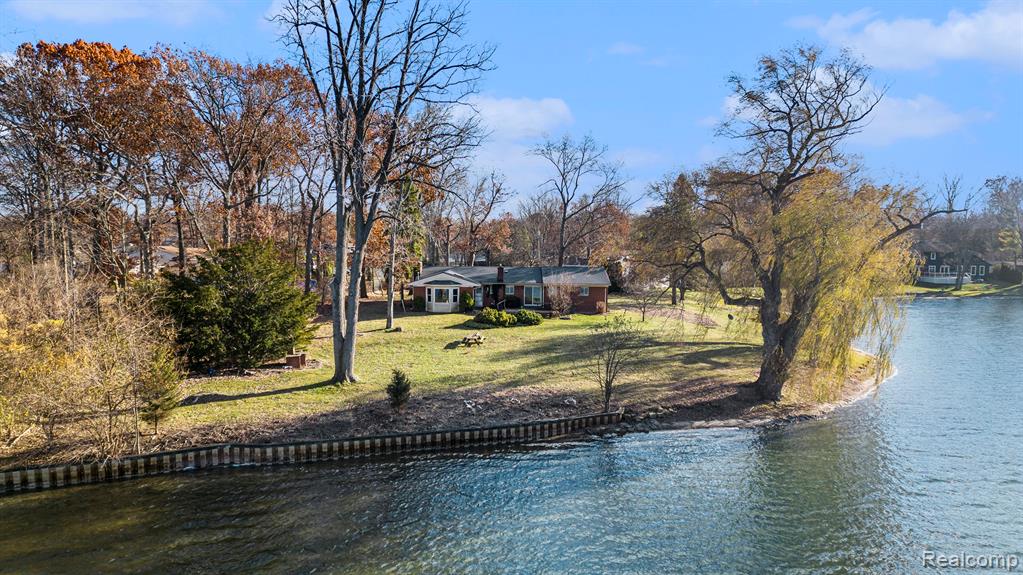 736 Beachway Drive, White Lake, MI 48383 — Photo 34