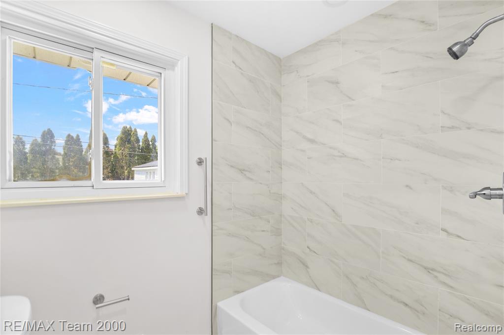 6135 Ardmore Street, Dearborn Heights, MI 48127 — Photo 23