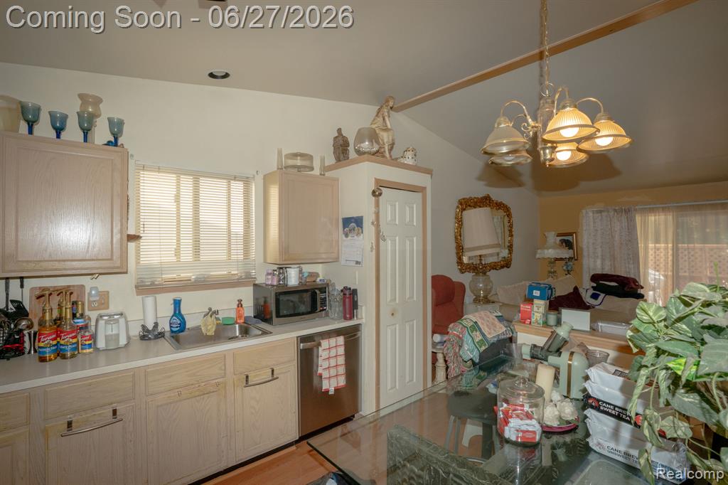 4044 Heatherwood Court, Warren, MI 48092 — Photo 9