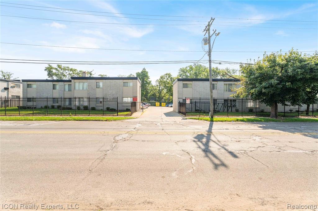 18400 Lahser Road, Detroit, MI 48219 — Photo 20