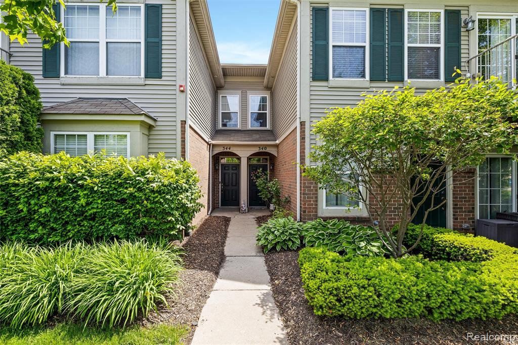 340 N Wixom Road, Wixom, MI 48393 — Photo 2