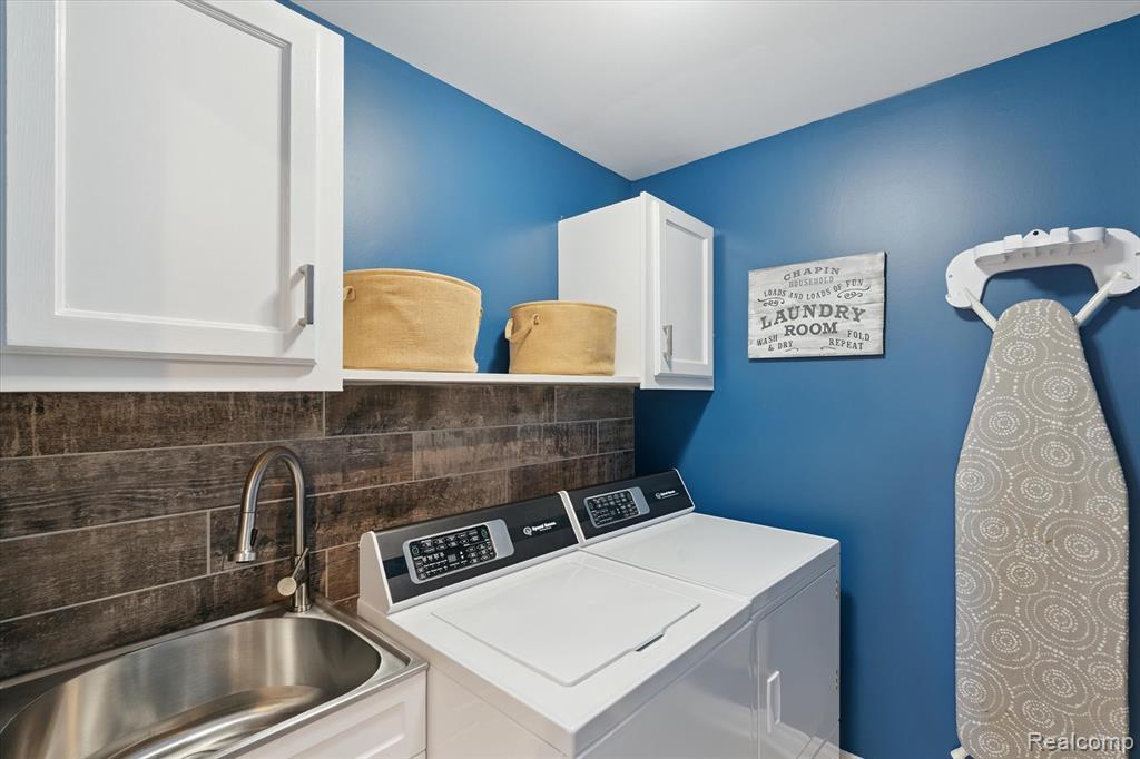 7056 Glenmeadow Court, Grand Blanc, MI 48439 — Photo 28