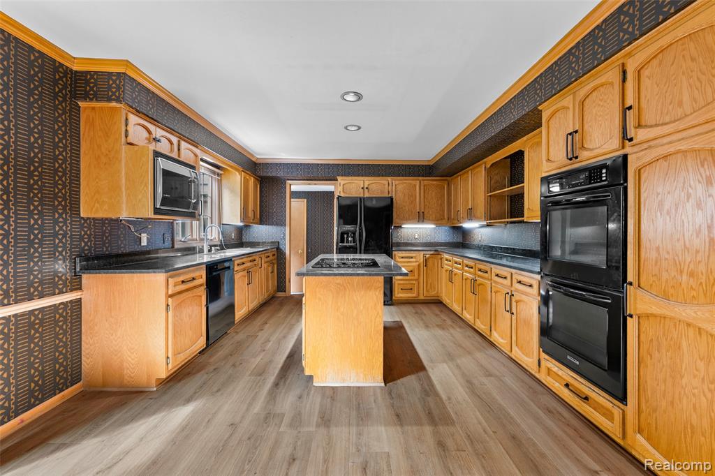 194 Charlevoix Avenue, Grosse Pointe Farms, MI 48236 — Photo 20