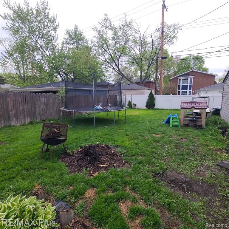 698 Shenandoah Drive, Clawson, MI — Photo 7