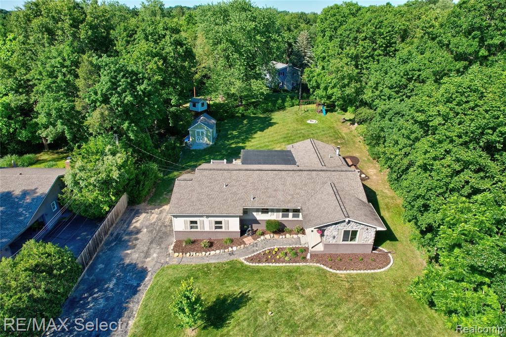 2456 N Tipsico Lake Road, Hartland, MI 48353 — Photo 2