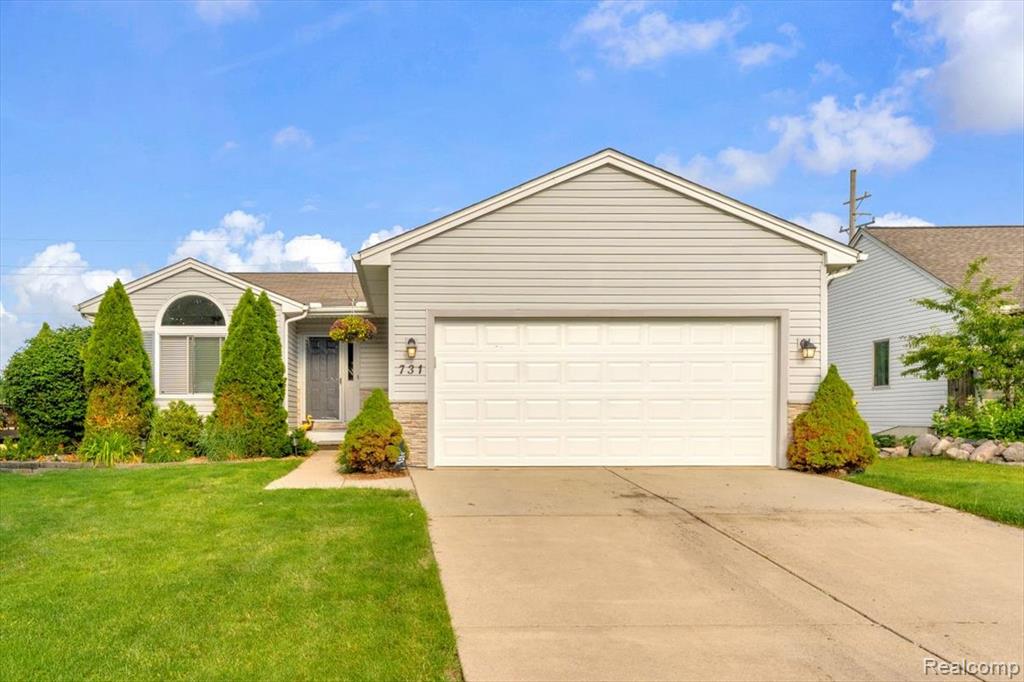 731 Berkshire Drive, Saline, MI 48176 — Photo 2