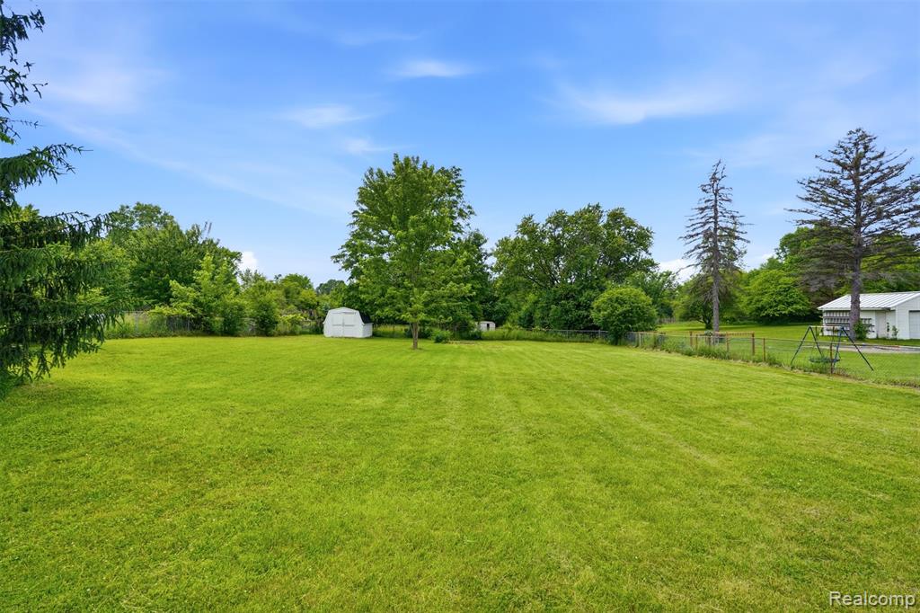 4420 Dublin Road, Burton, MI 48529 — Photo 41