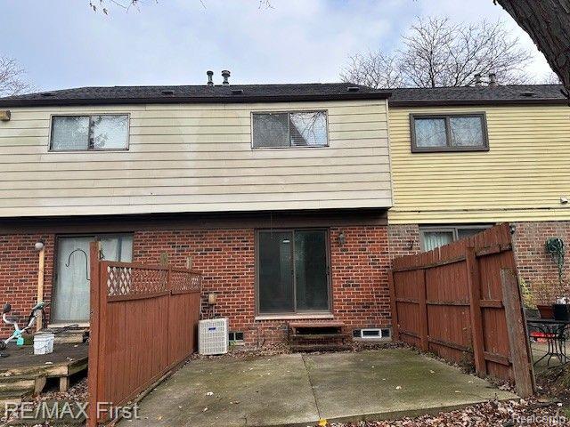 8524 HICKORY Drive, Sterling Heights, MI 48312 — Photo 17