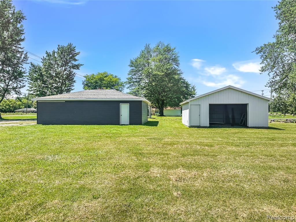 4078 W Coldwater Road, Flint, MI 48504 — Photo 6