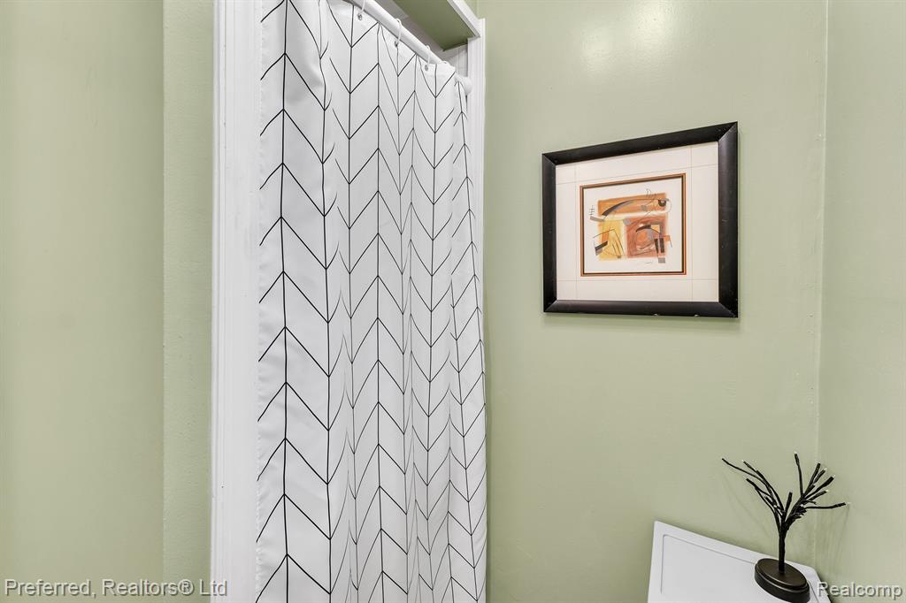 8680 WAR BONNET Drive, Commerce Twp, MI 48382 — Photo 25