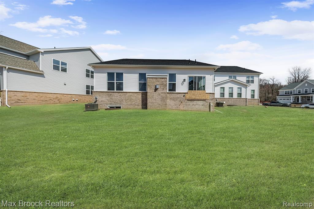 5636 Suffolk Court, West Bloomfield, MI — Photo 39