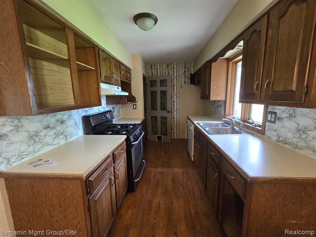 9416 HOGAN Road, Fenton, MI 48430 — Photo 3