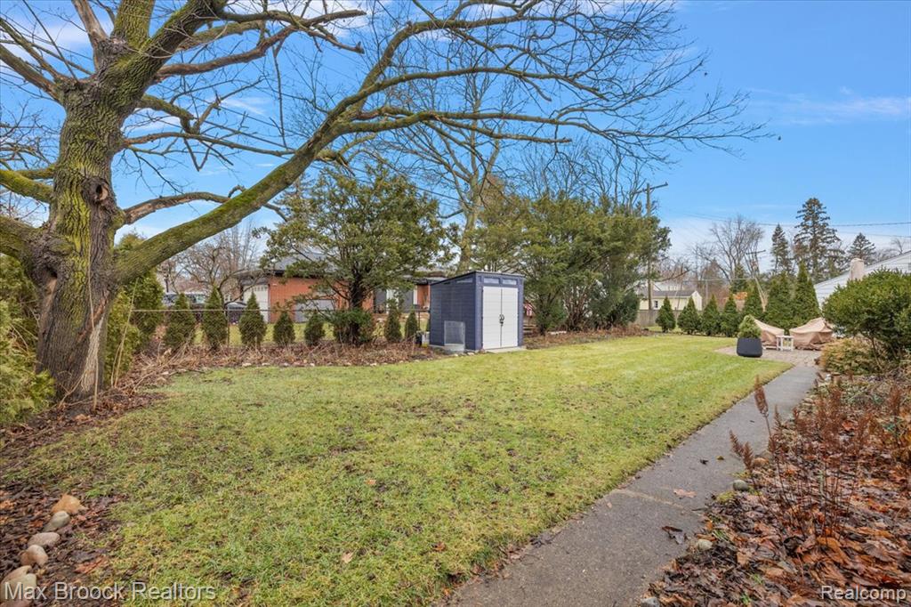 32350 Sheridan Drive, Beverly Hills, MI 48025 — Photo 32