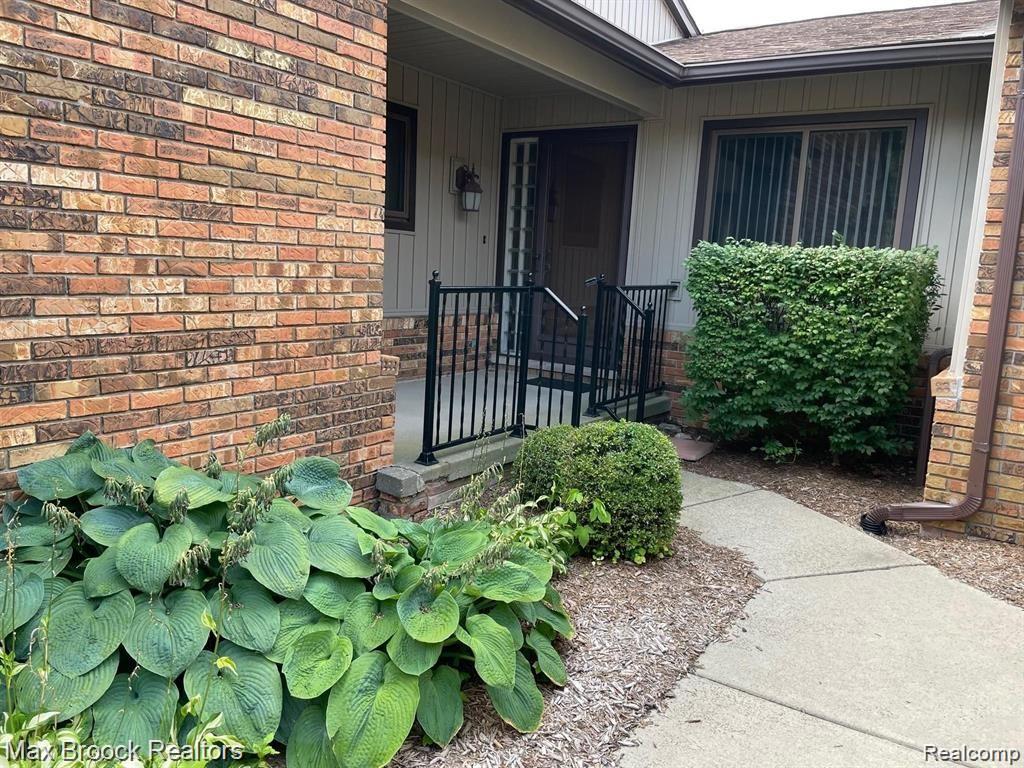 4585 Laurel Club Circle, West Bloomfield, MI 48323 — Photo 17