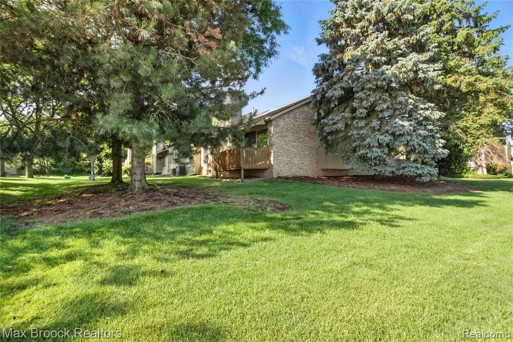 4185 Foxpointe Drive, West Bloomfield, MI 48323 — Photo 32