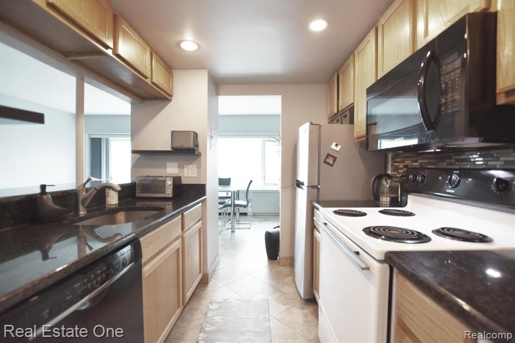 555 E WILLIAM Street, 15J, Ann Arbor, MI 48104 — Photo 6