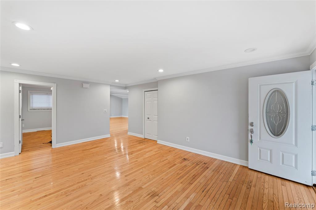 4822 Peachtree Drive, Sterling Heights, MI 48310 — Photo 12