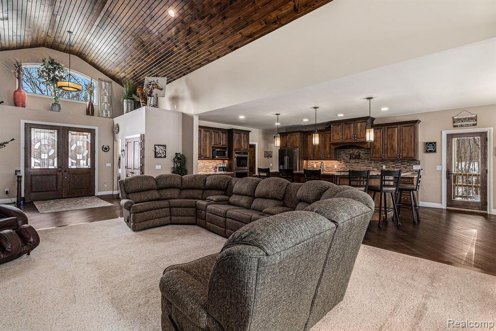 7196 MANOR Lane, Fowlerville, MI 48836 — Photo 9