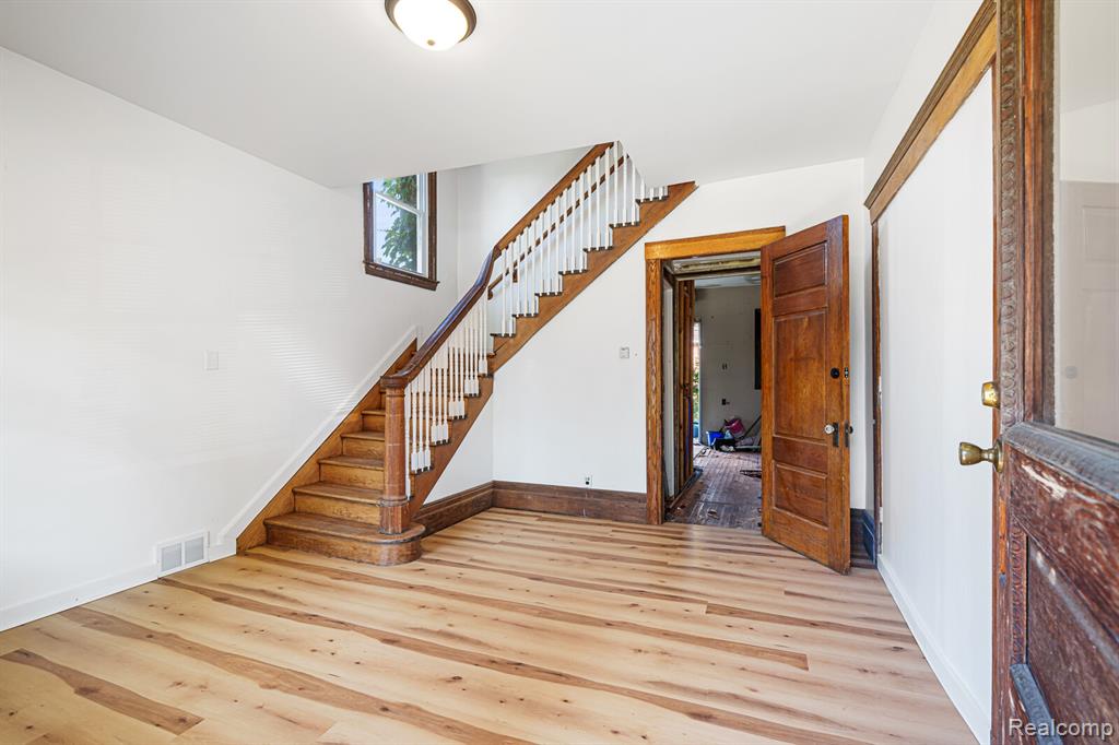 231 Chandler Street, Detroit, MI 48202 — Photo 6