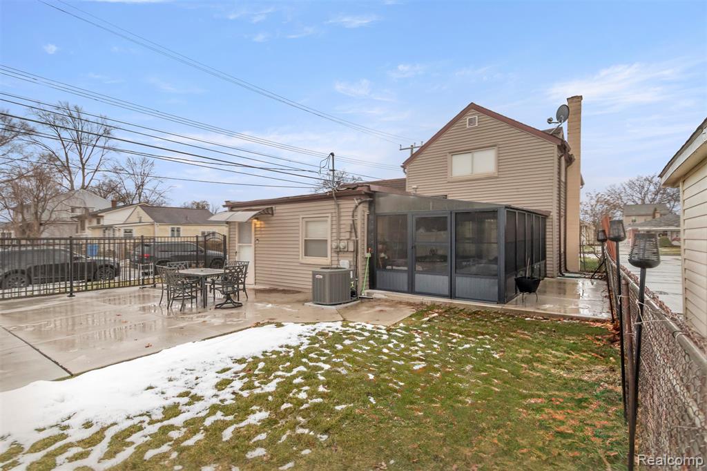 4221 Campbell Street, Dearborn Heights, MI 48125 — Photo 33