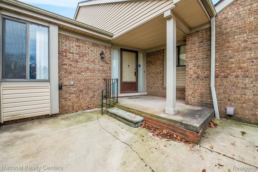29214 W CHANTICLEER Drive, Southfield, MI 48034 — Photo 3