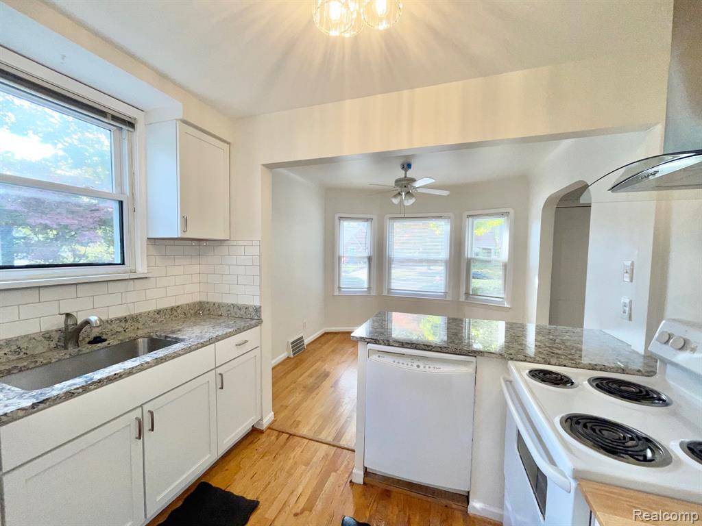 814 N Gainsborough Avenue, Royal Oak, MI 48067 — Photo 17