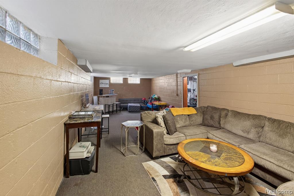 28025 Sunset Boulevard W, Lathrup Village, MI 48076 — Photo 25