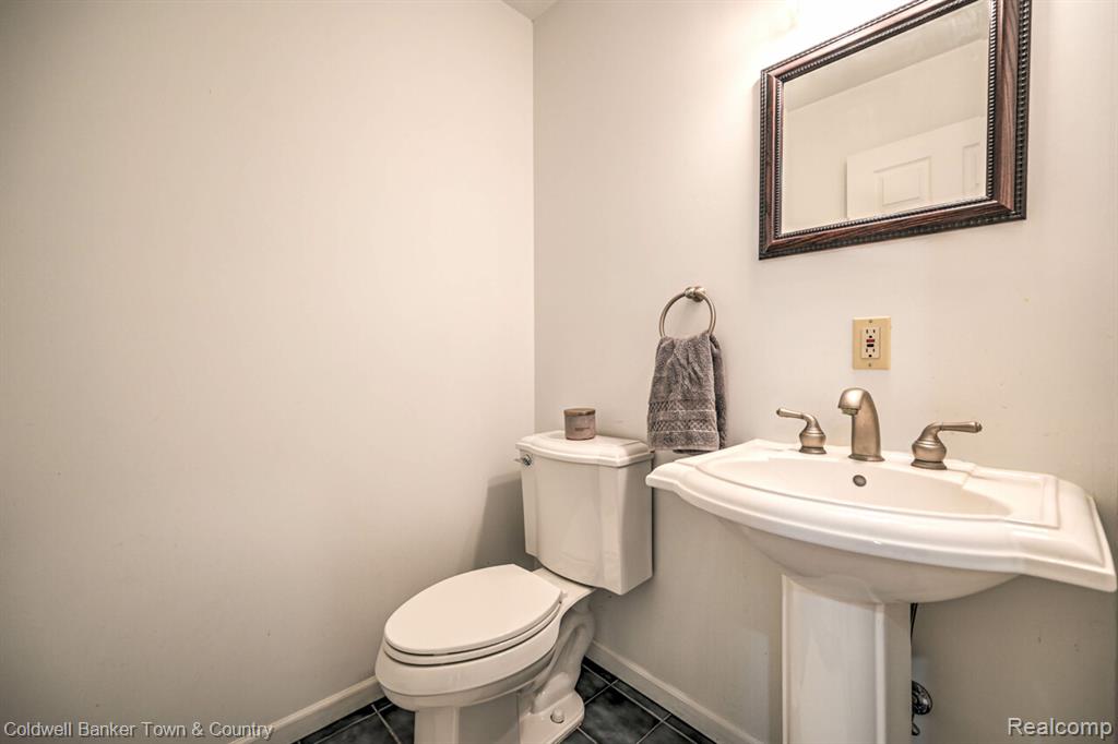 11265 N Shore Drive, Whitmore Lake, MI 48189 — Photo 22