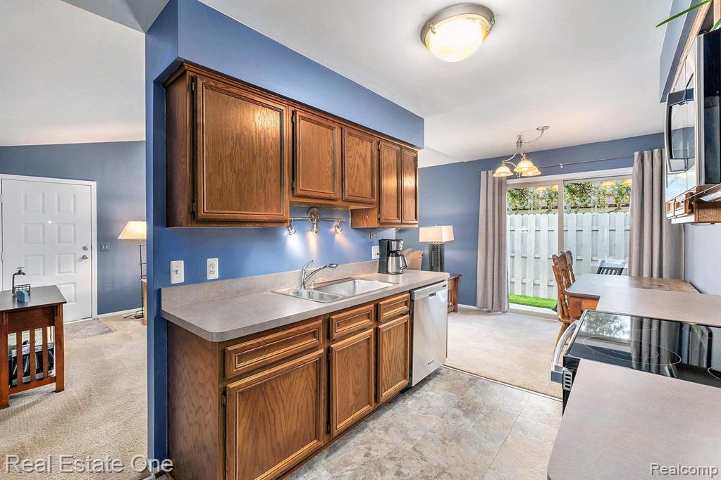 1588 DOVER Hill S, Walled Lake, MI 48390 — Photo 9