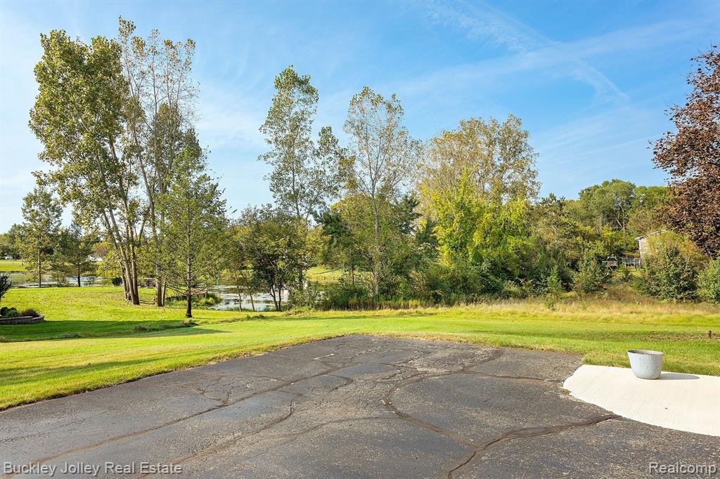 2038 CUMBERLAND Drive, Brighton, MI 48114 — Photo 28