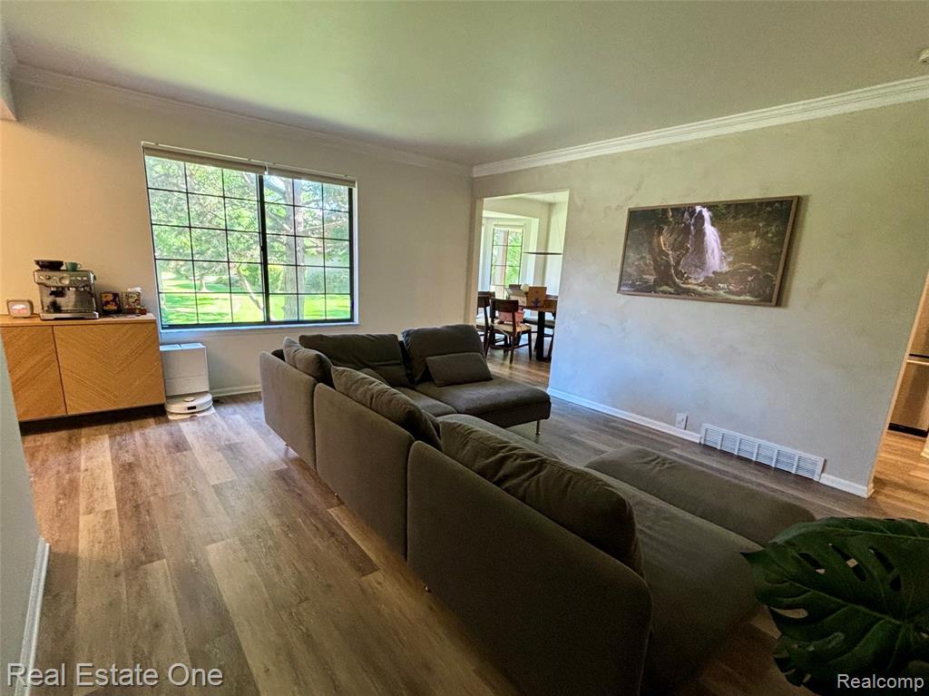 66 Meadow Wood Drive, Rochester Hills, MI 48307 — Photo 7
